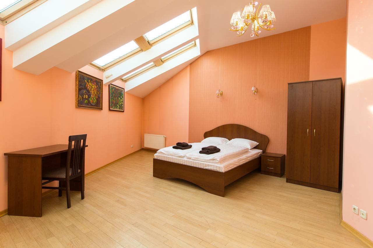 10 Rooms Lviv Exterior photo