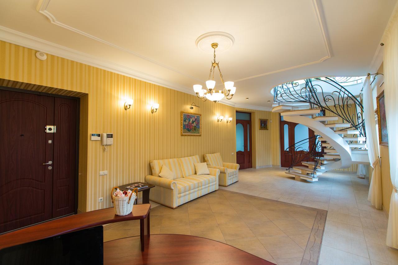 10 Rooms Lviv Exterior photo