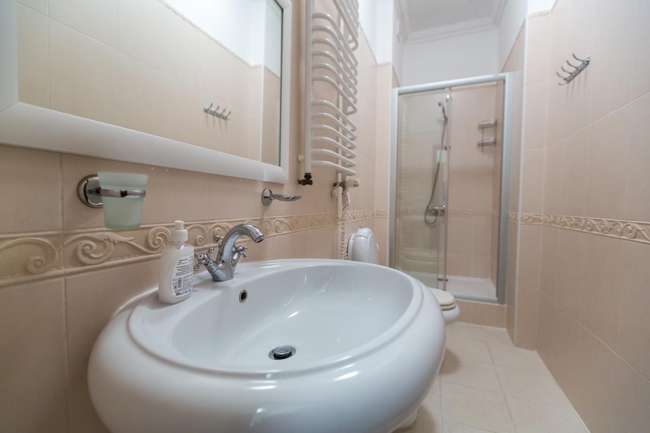 10 Rooms Lviv Exterior photo