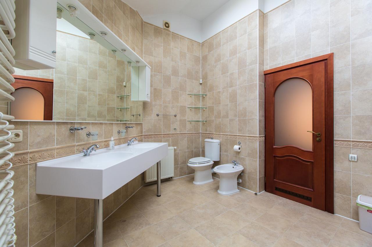 10 Rooms Lviv Exterior photo
